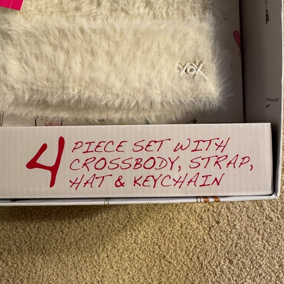 Betsey Johnson 4 piece Gift Set, (Crossbody Bag, Strap, Hat & Key Chain) NWT - Picture 8 of 13